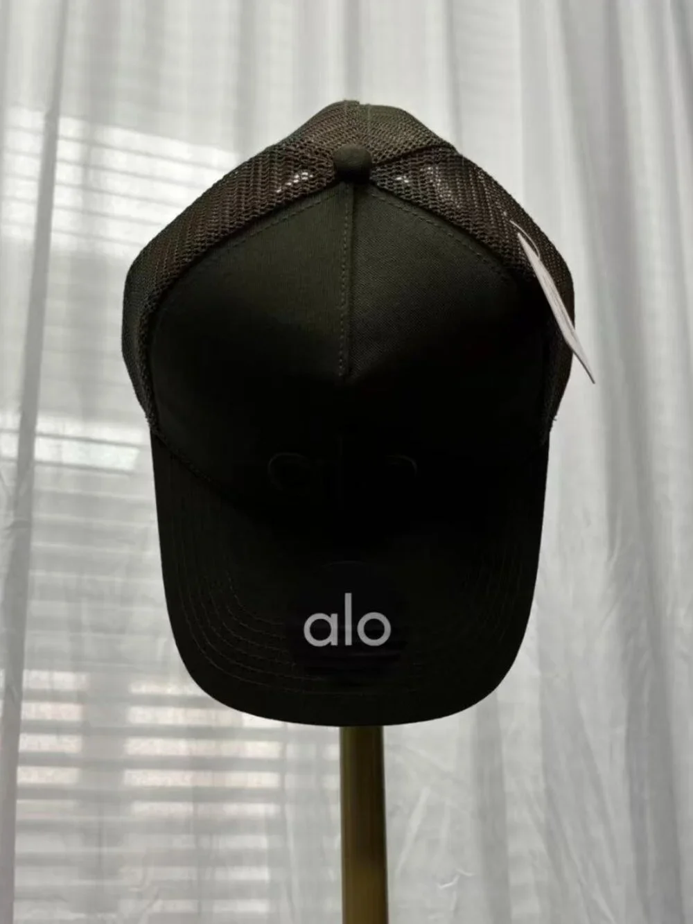 ALO Yoga Embroidered Logo Trucker Hat in Invisible Green💚